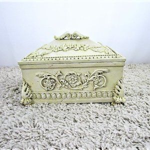⬛Ivory Ornate Lidded Keepsake Box